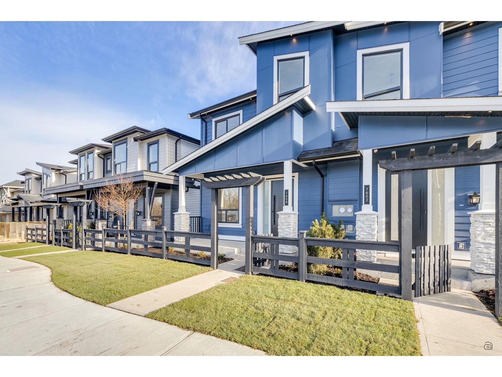 Property at 7606 196 STREET image 3
