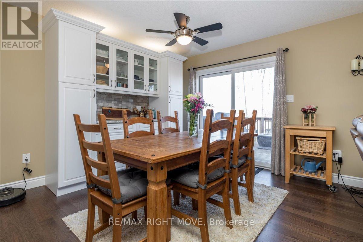 26 Hunter Avenue, Tay (Victoria Harbour), Ontario  L0K 2A0 - Photo 8 - S12028116