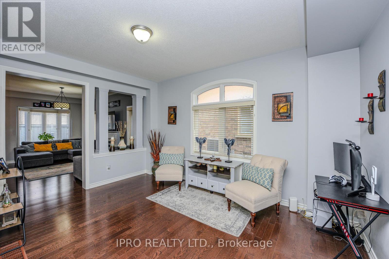Property at 29 GAMMON CRESCENT S image 4