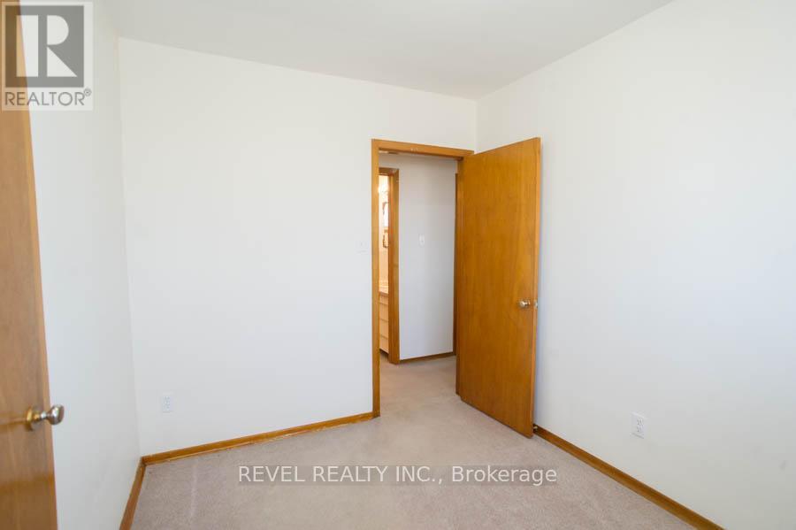 8 Kent Road, Brantford, Ontario  N3R 5G6 - Photo 16 - X12028085