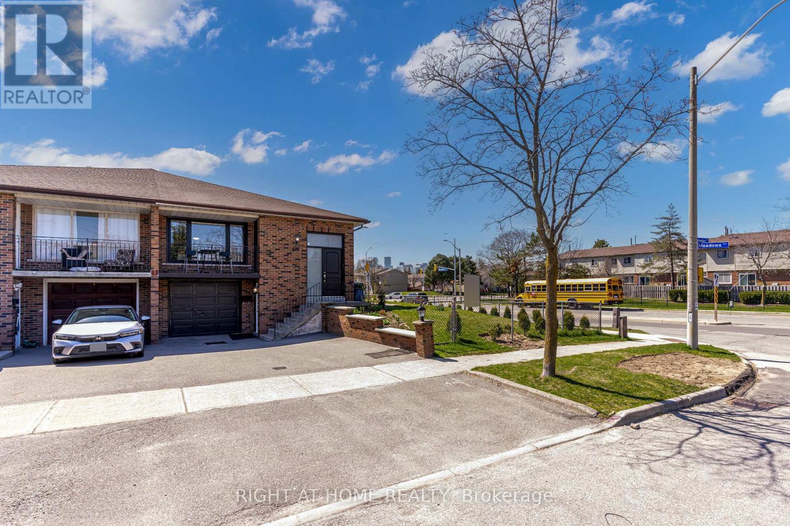 Property at 484 KELVEDON MEWS image 2