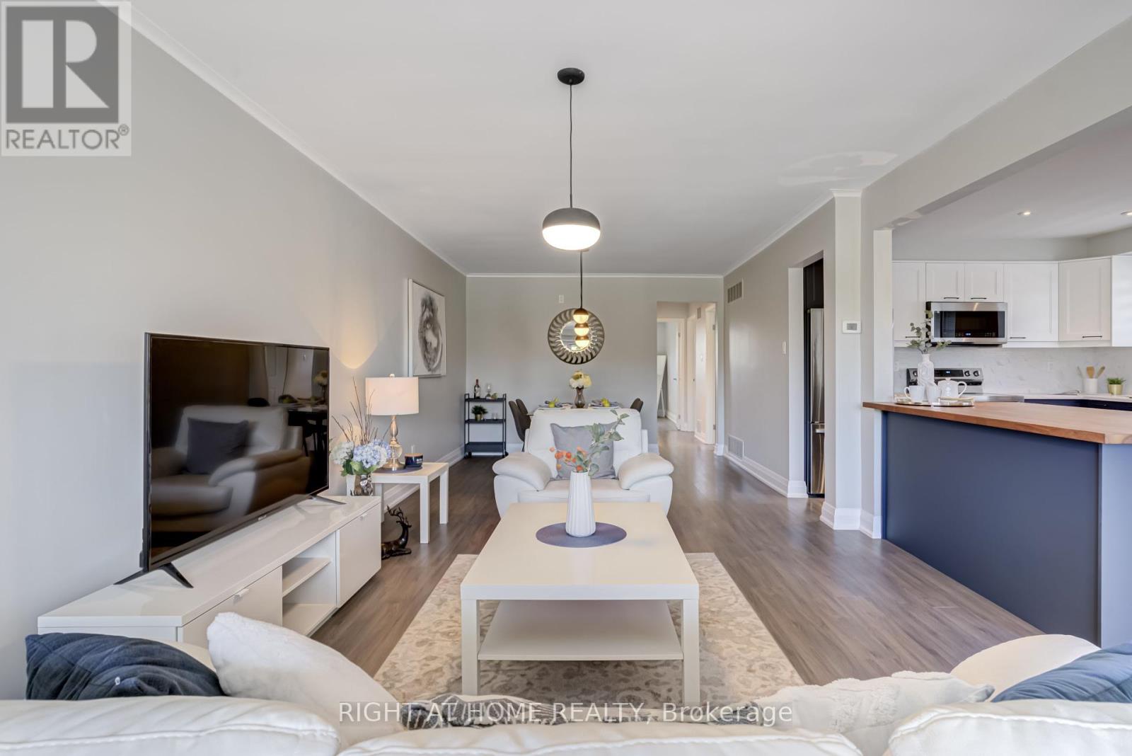 Property at 484 KELVEDON MEWS image 4