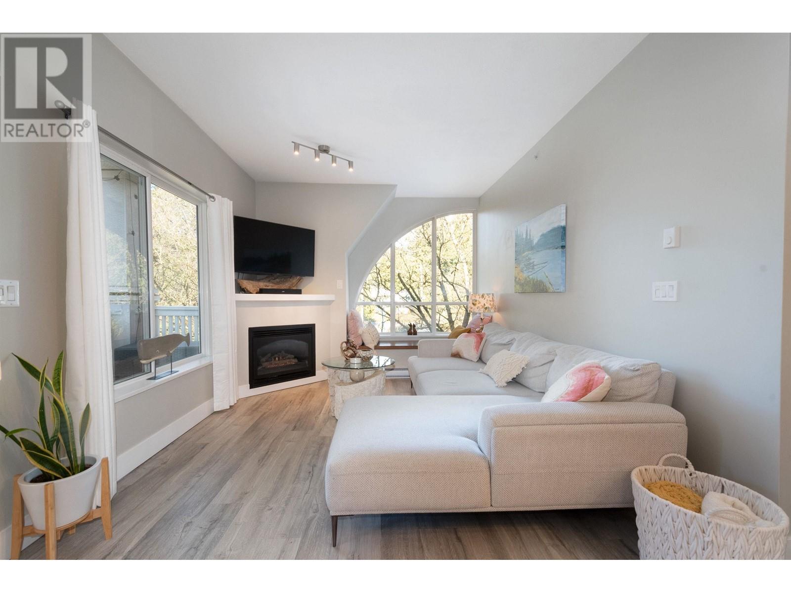 405 1111 Lynn Valley Road, North Vancouver, British Columbia  V7J 3V4 - Photo 1 - R2979674