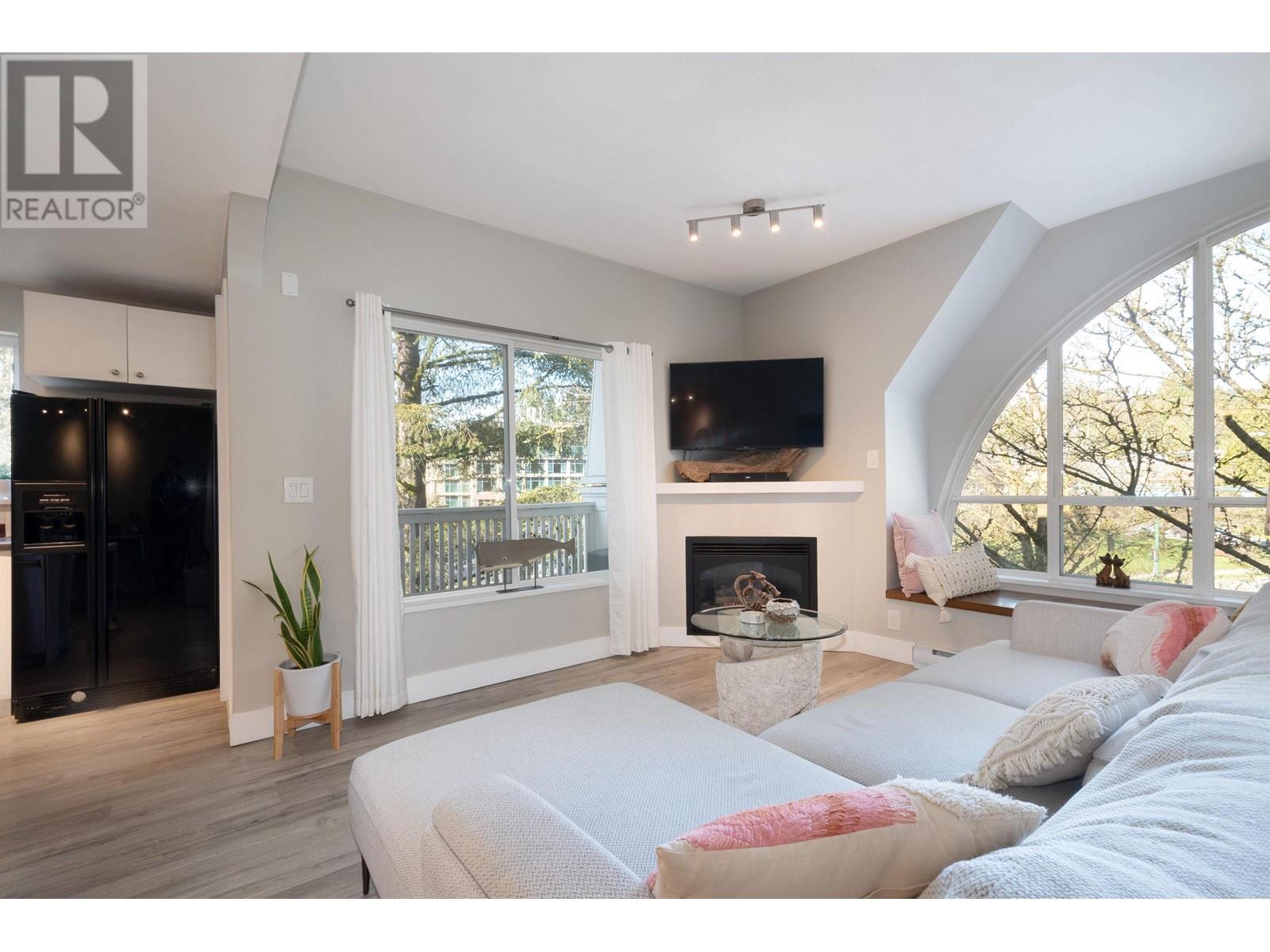405 1111 Lynn Valley Road, North Vancouver, British Columbia  V7J 3V4 - Photo 4 - R2979674