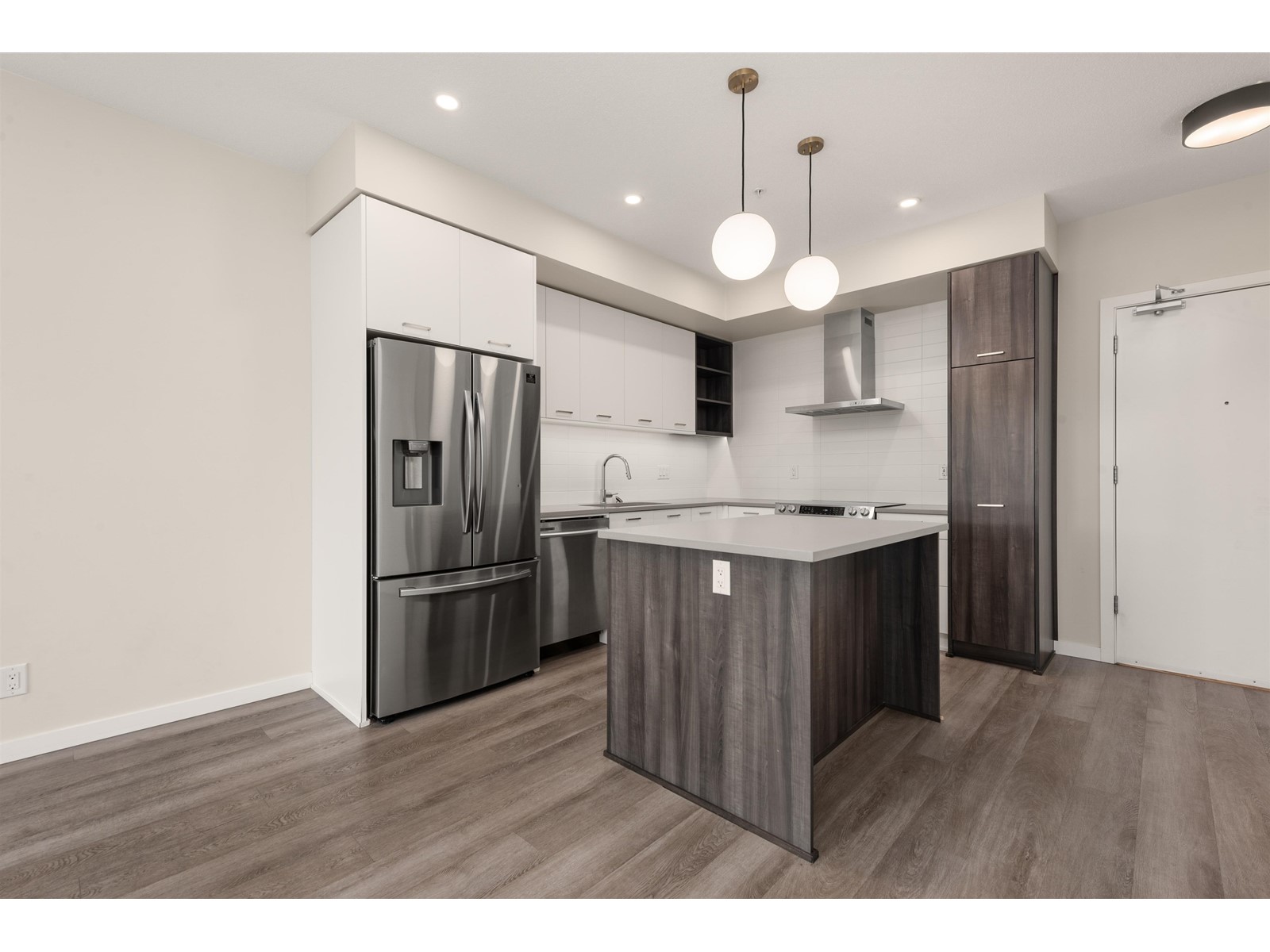 Property at B407 20087 68 AVENUE image 3