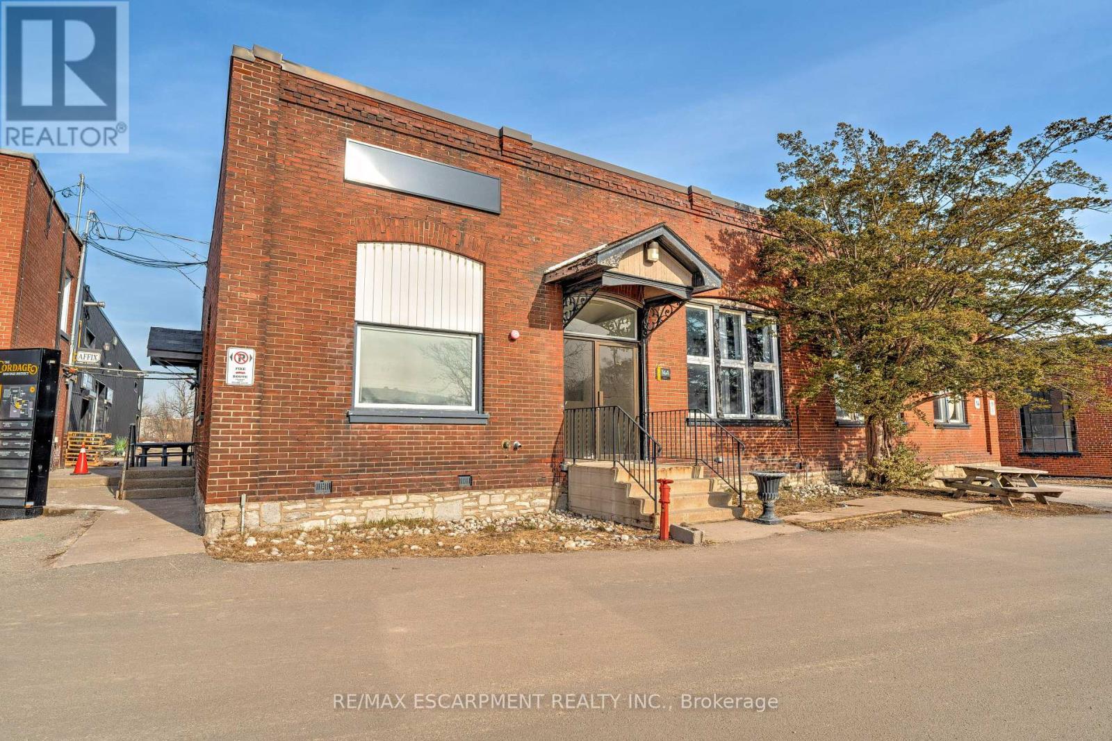 14a - 111 Sherwood Drive, Brantford, Ontario  N3T 6J9 - Photo 2 - X12028237