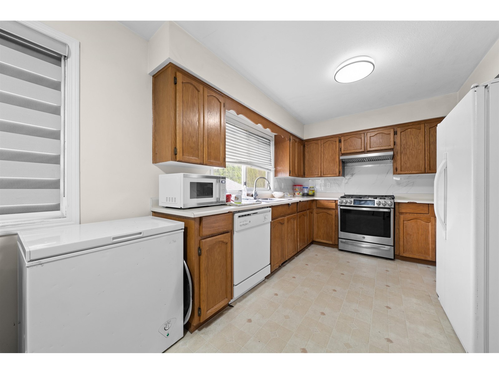 32105 Rogers Avenue, Abbotsford, British Columbia  V2T 5B7 - Photo 9 - R2977404