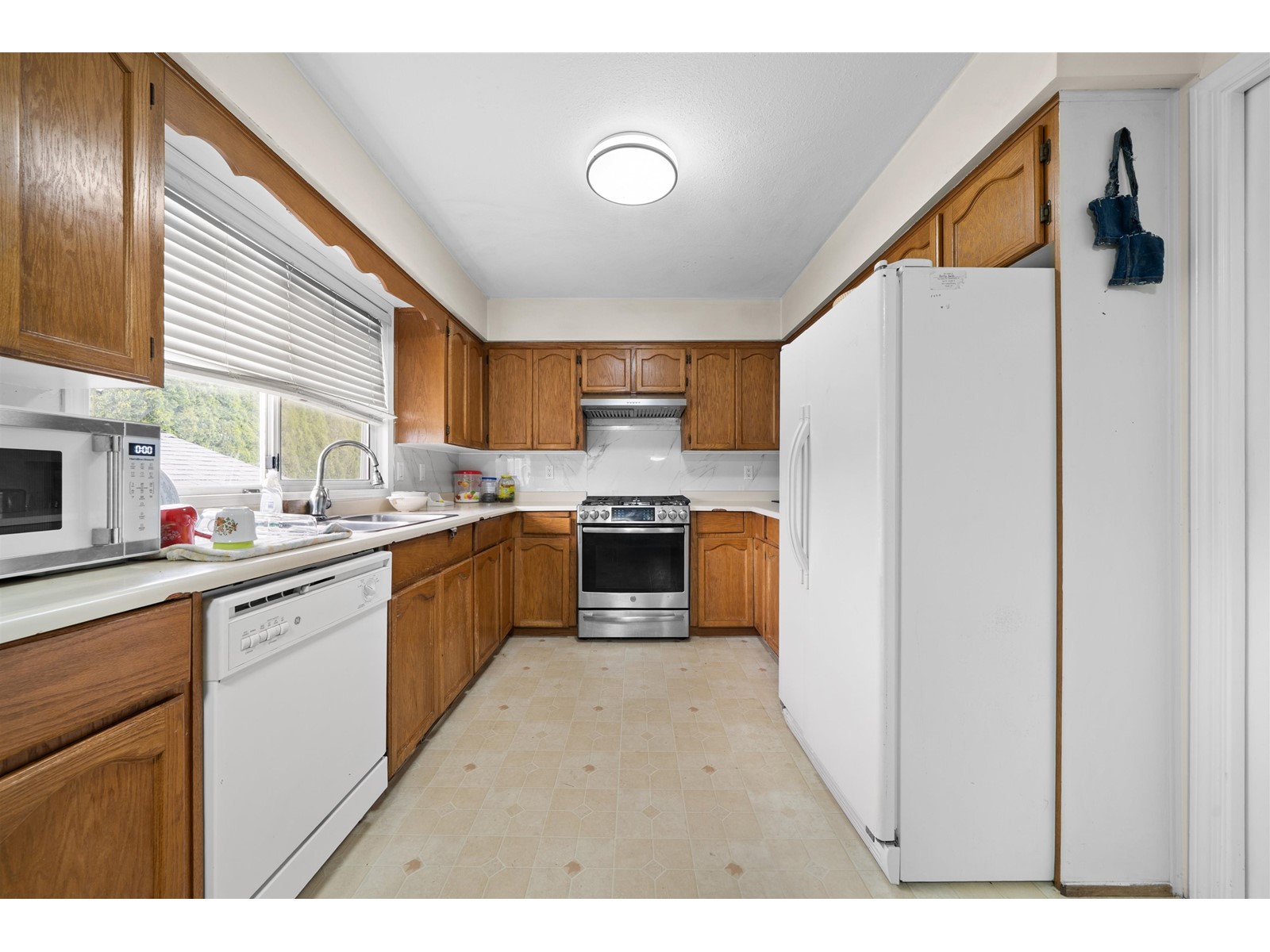 32105 Rogers Avenue, Abbotsford, British Columbia  V2T 5B7 - Photo 8 - R2977404