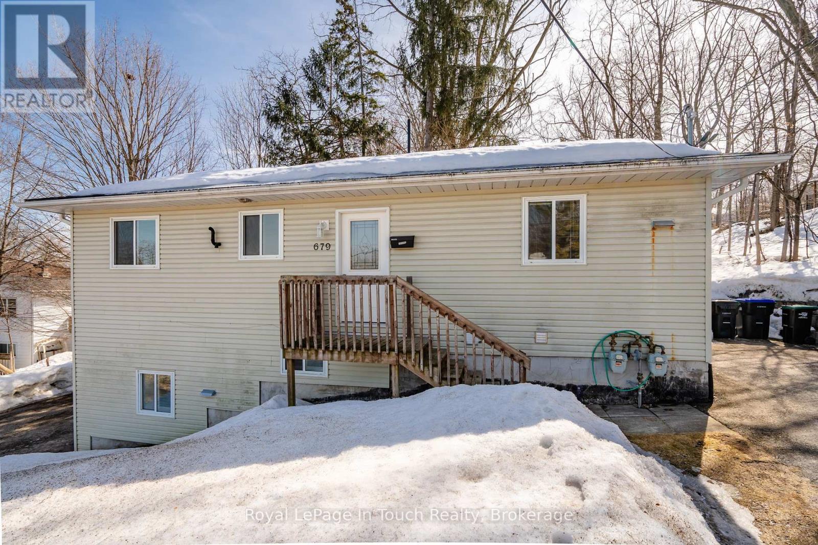 Property at 679 MONTREAL STREET image 3