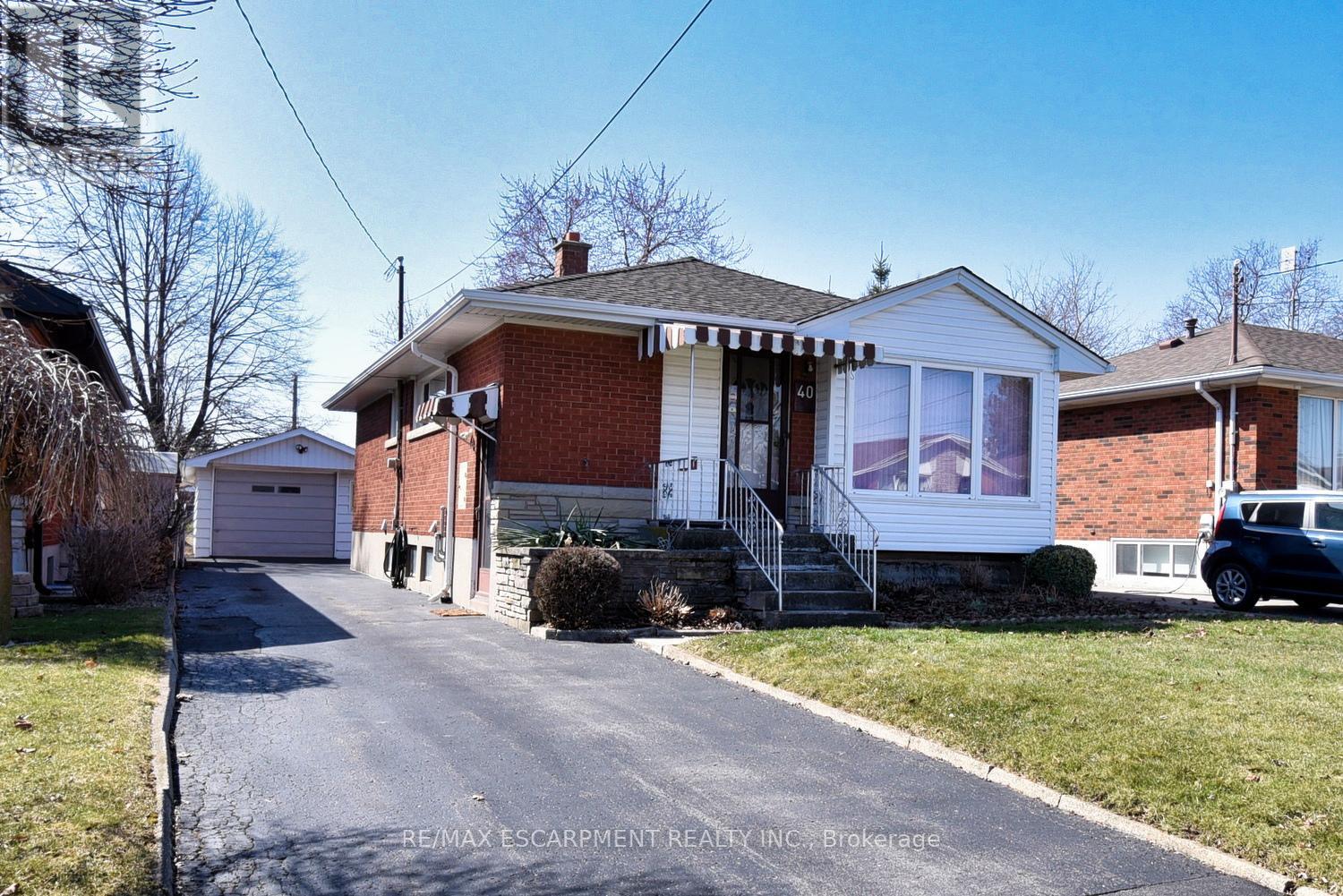 40 SEELEY AVENUE, Hamilton, Ontario