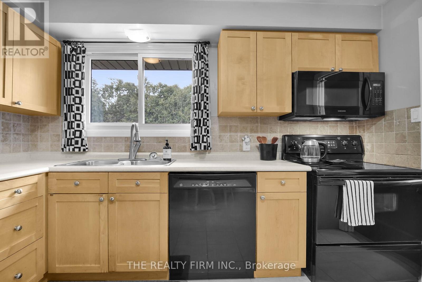 Photo 12 of 40 for 657 Grenfell Drive