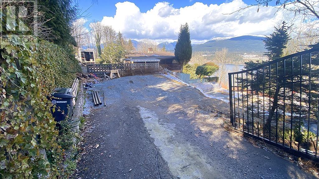 5645 Highfield Drive, Burnaby, British Columbia  V5B 1E4 - Photo 15 - R2979682