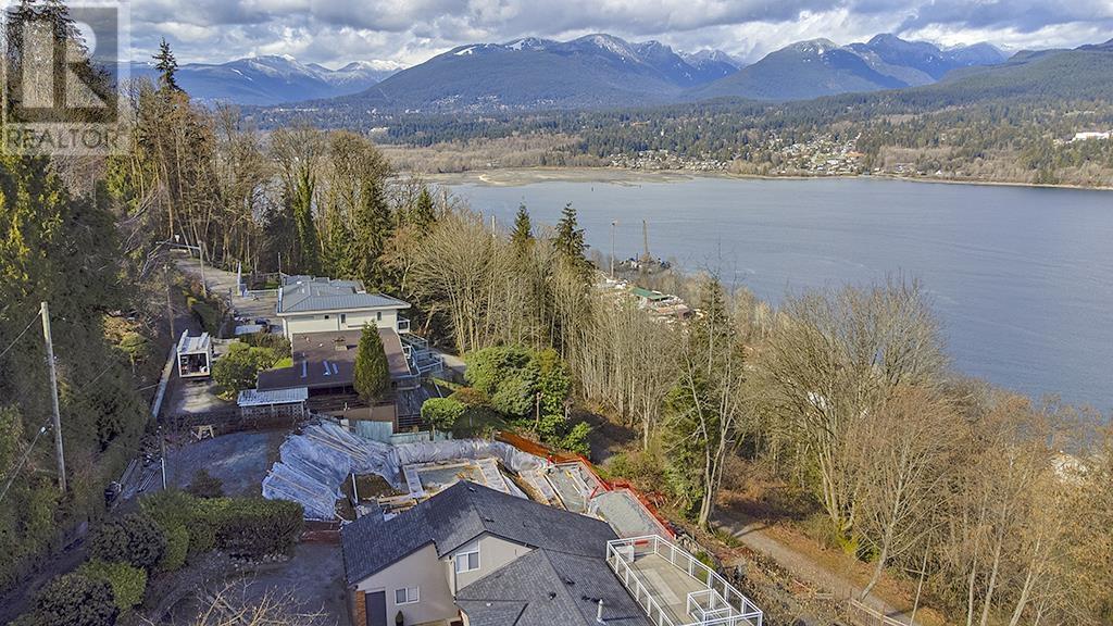 5645 Highfield Drive, Burnaby, British Columbia  V5B 1E4 - Photo 2 - R2979682