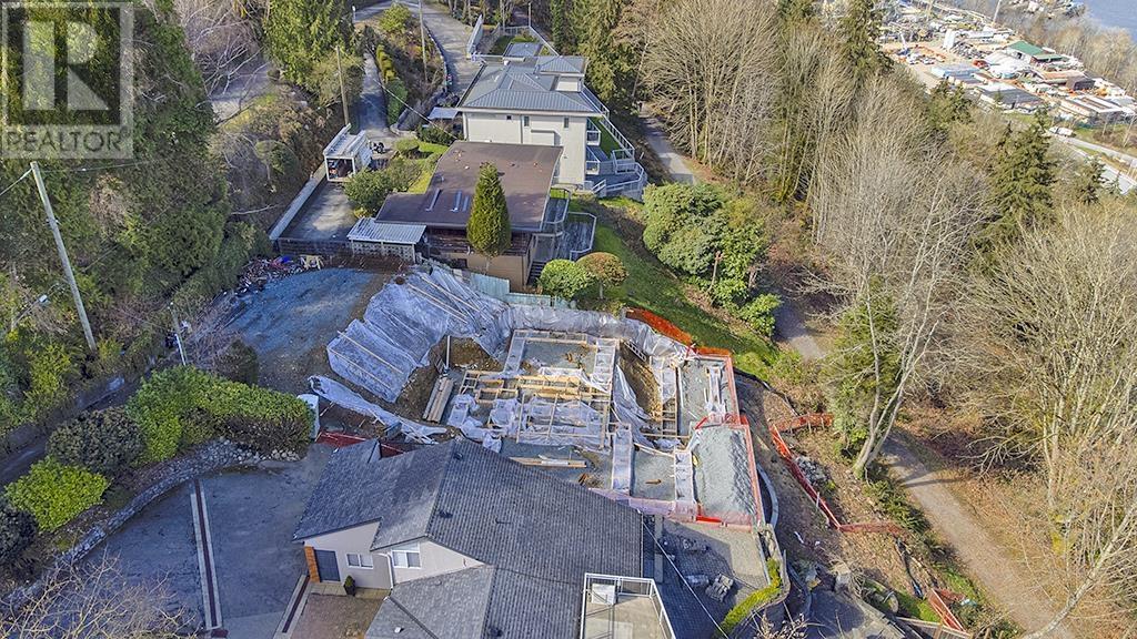 5645 Highfield Drive, Burnaby, British Columbia  V5B 1E4 - Photo 4 - R2979682
