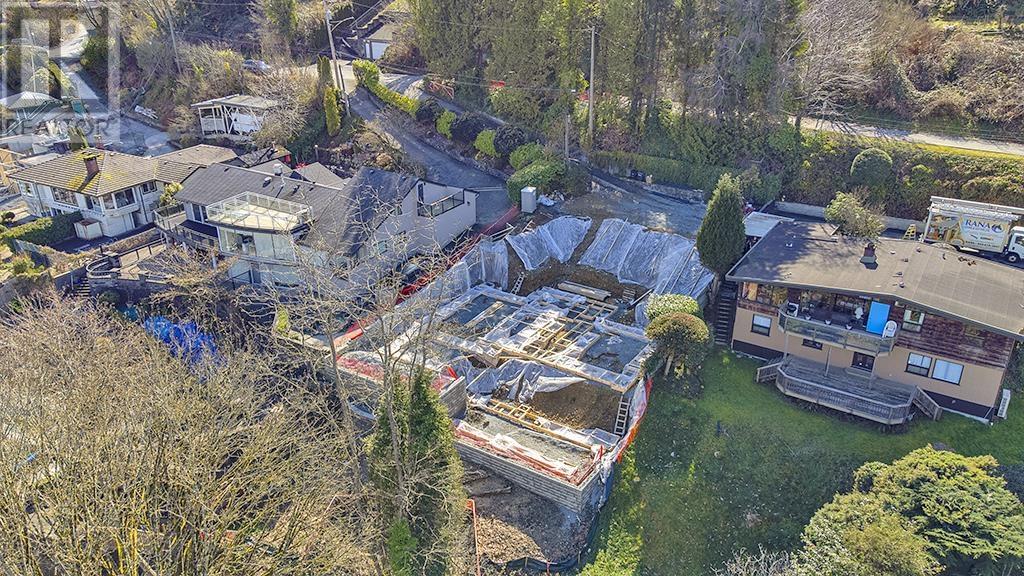 5645 Highfield Drive, Burnaby, British Columbia  V5B 1E4 - Photo 7 - R2979682