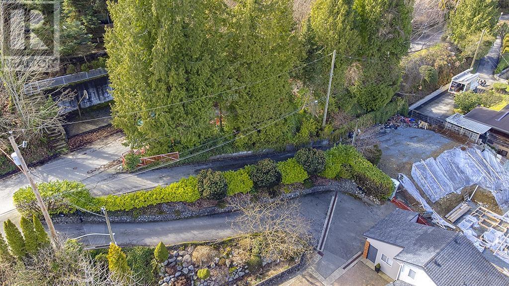 5645 Highfield Drive, Burnaby, British Columbia  V5B 1E4 - Photo 9 - R2979682