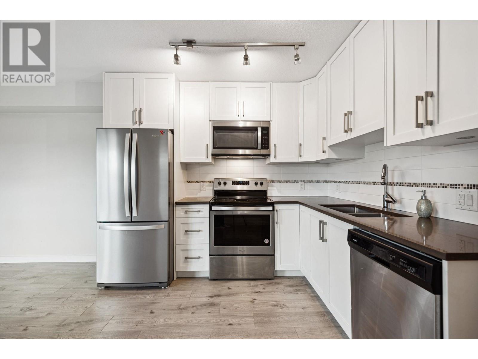 304 7908 15th Avenue, Burnaby, British Columbia  V3N 0G6 - Photo 12 - R2979686
