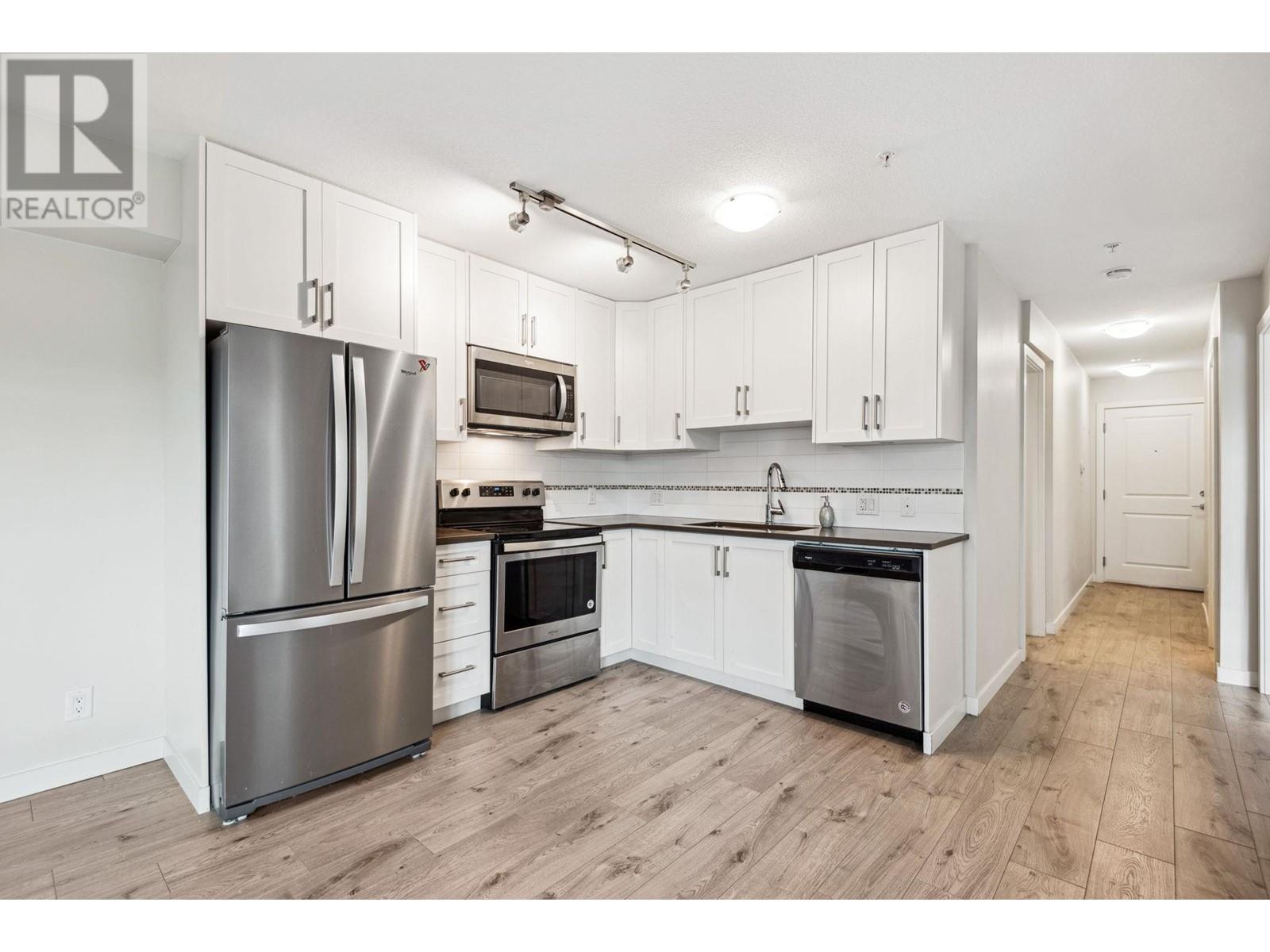 304 7908 15th Avenue, Burnaby, British Columbia  V3N 0G6 - Photo 13 - R2979686