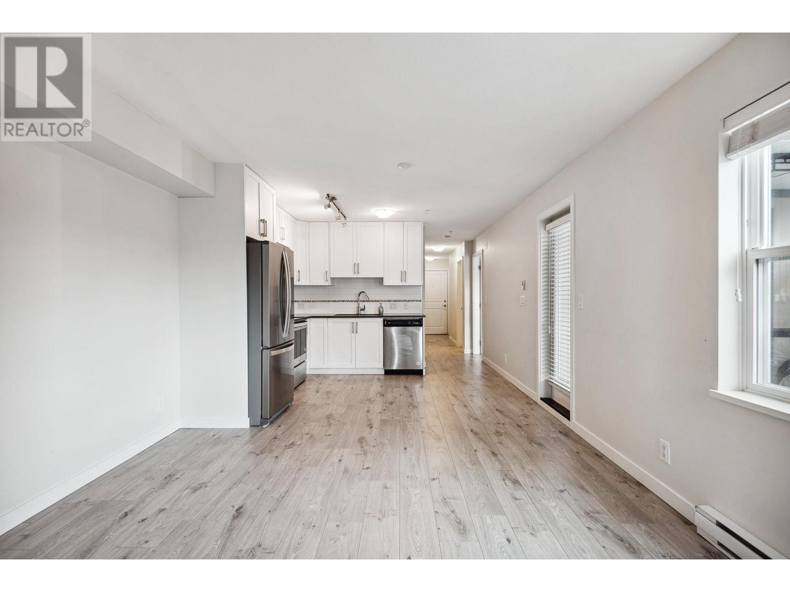 304 7908 15th Avenue, Burnaby, British Columbia  V3N 0G6 - Photo 9 - R2979686
