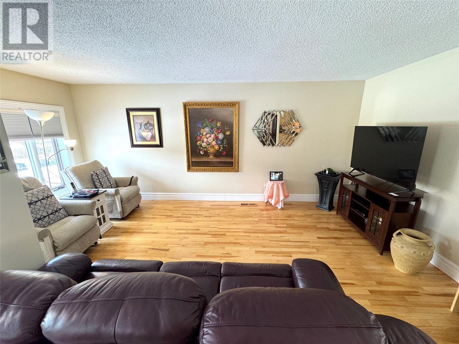 972 5th Avenue, Fernie, British Columbia  V0B 1M0 - Photo 3 - 10335613