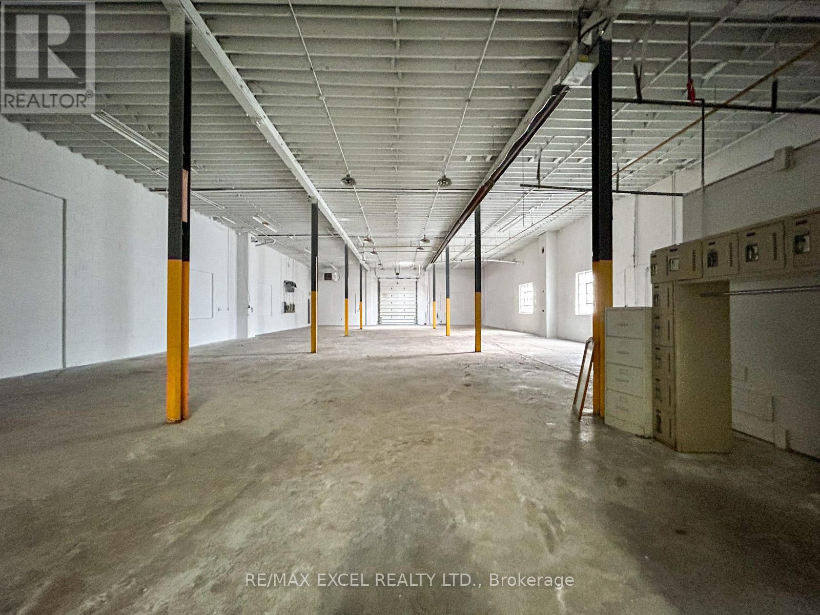31 Milford Avenue, Toronto, Ontario  M6M 2W1 - Photo 15 - W12028500