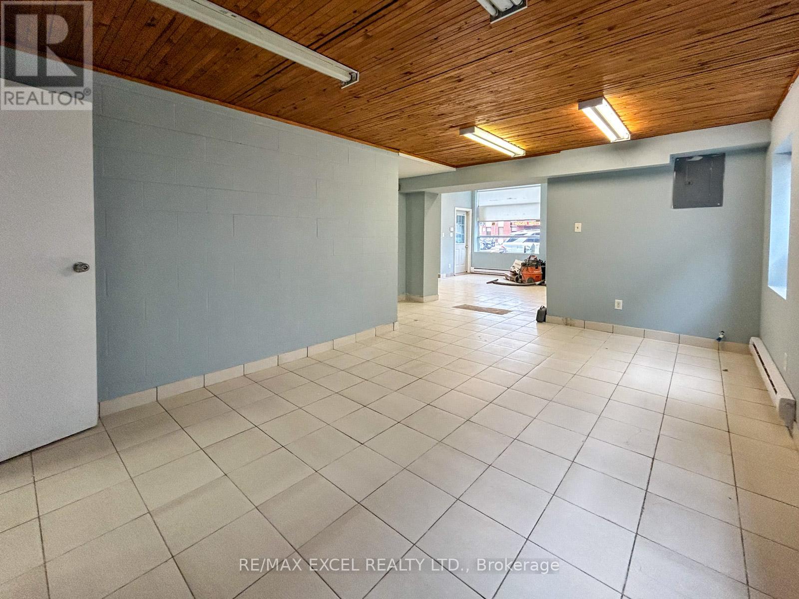 31 Milford Avenue, Toronto, Ontario  M6M 2W1 - Photo 24 - W12028500