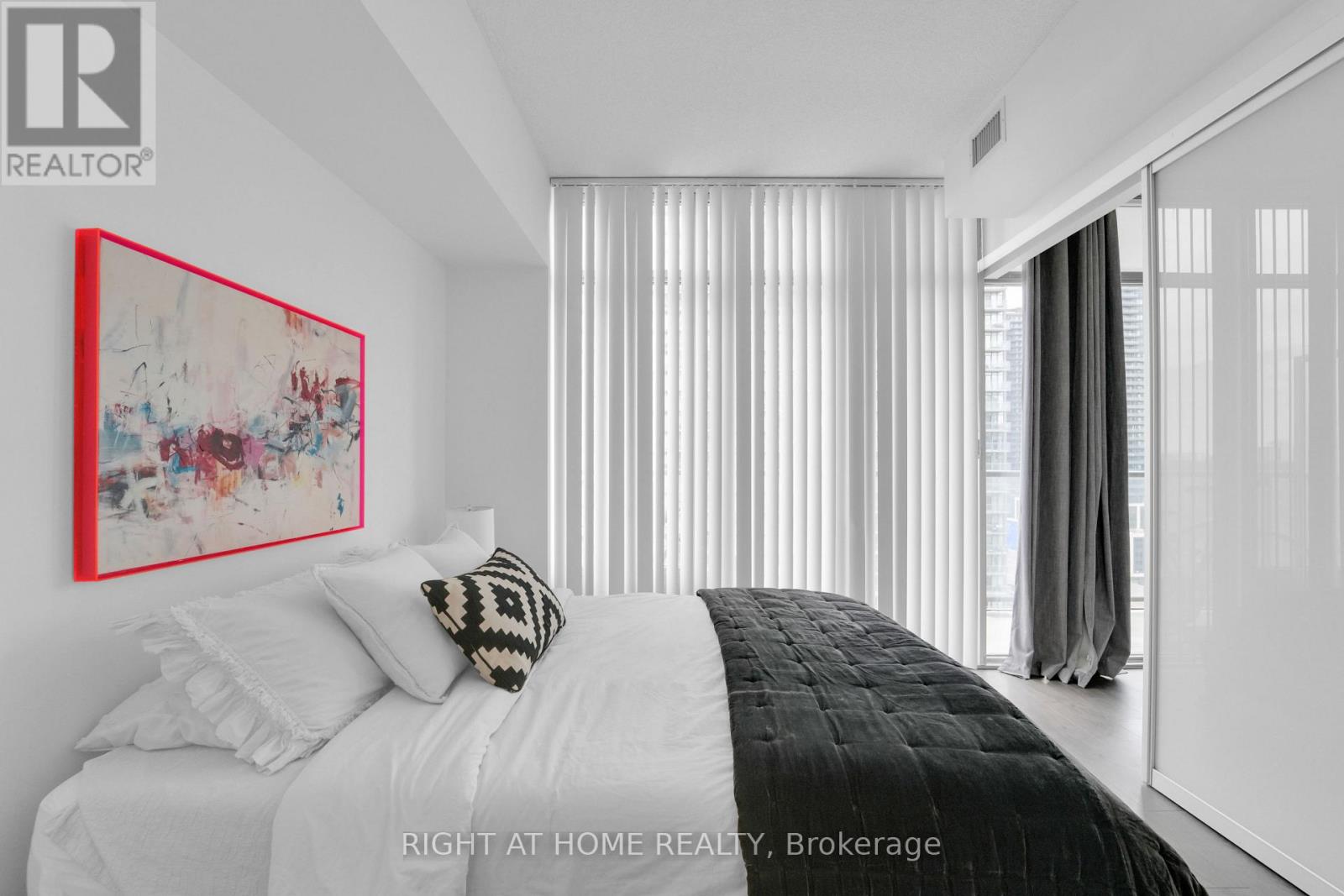 1414 - 105 The Queensway, Toronto (High Park-Swansea), Ontario  M6S 5B5 - Photo 10 - W12028544