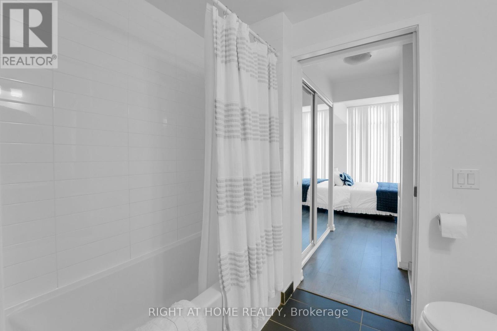 1414 - 105 The Queensway, Toronto (High Park-Swansea), Ontario  M6S 5B5 - Photo 12 - W12028544