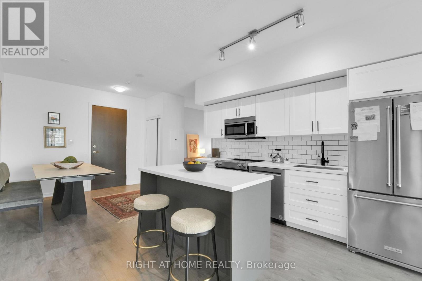 1414 - 105 The Queensway, Toronto (High Park-Swansea), Ontario  M6S 5B5 - Photo 6 - W12028544