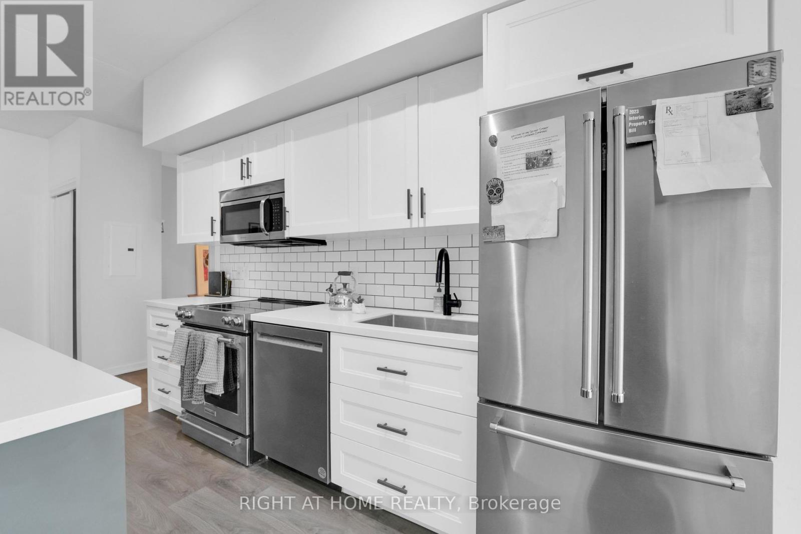 1414 - 105 The Queensway, Toronto (High Park-Swansea), Ontario  M6S 5B5 - Photo 7 - W12028544