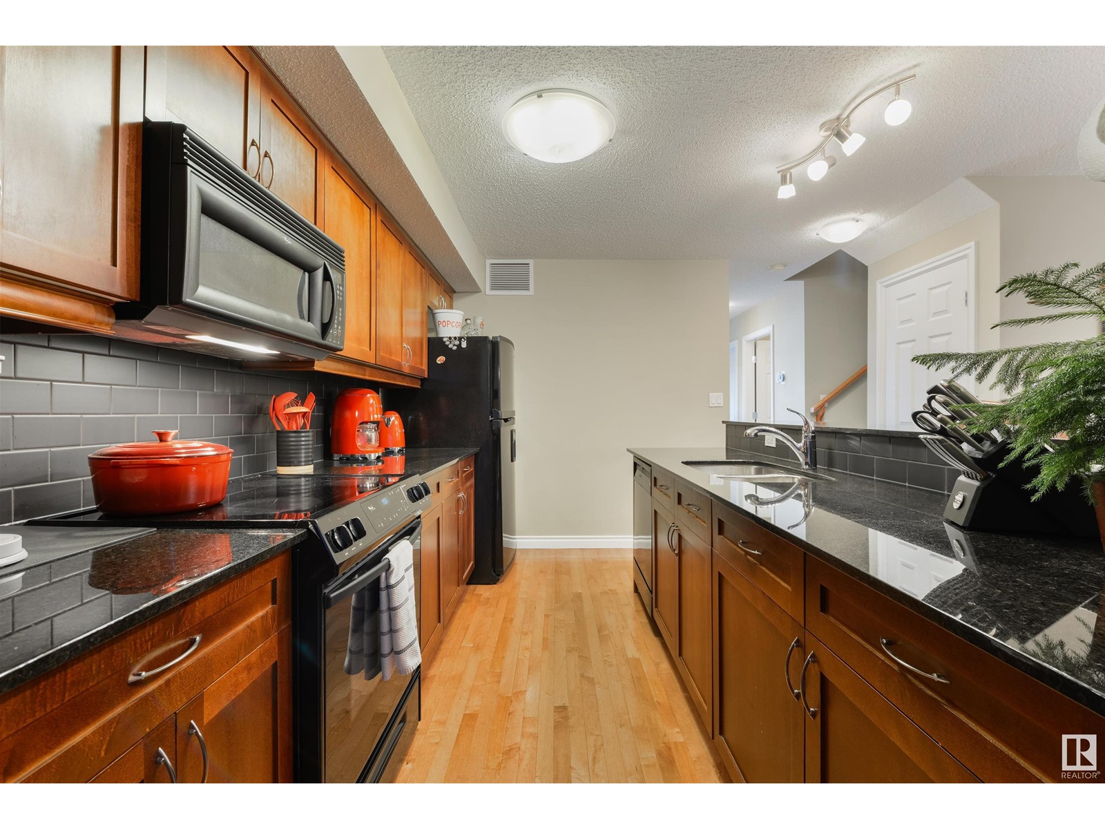 3 9026 Jasper Ave Av Nw, Edmonton, Alberta  T5H 3S8 - Photo 9 - E4425448