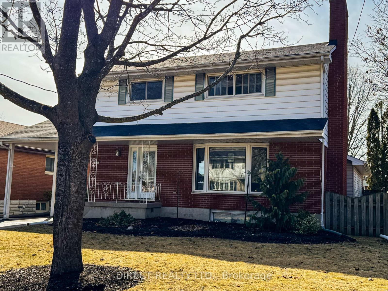 Property at 49 PLAZA SQUARE image 3