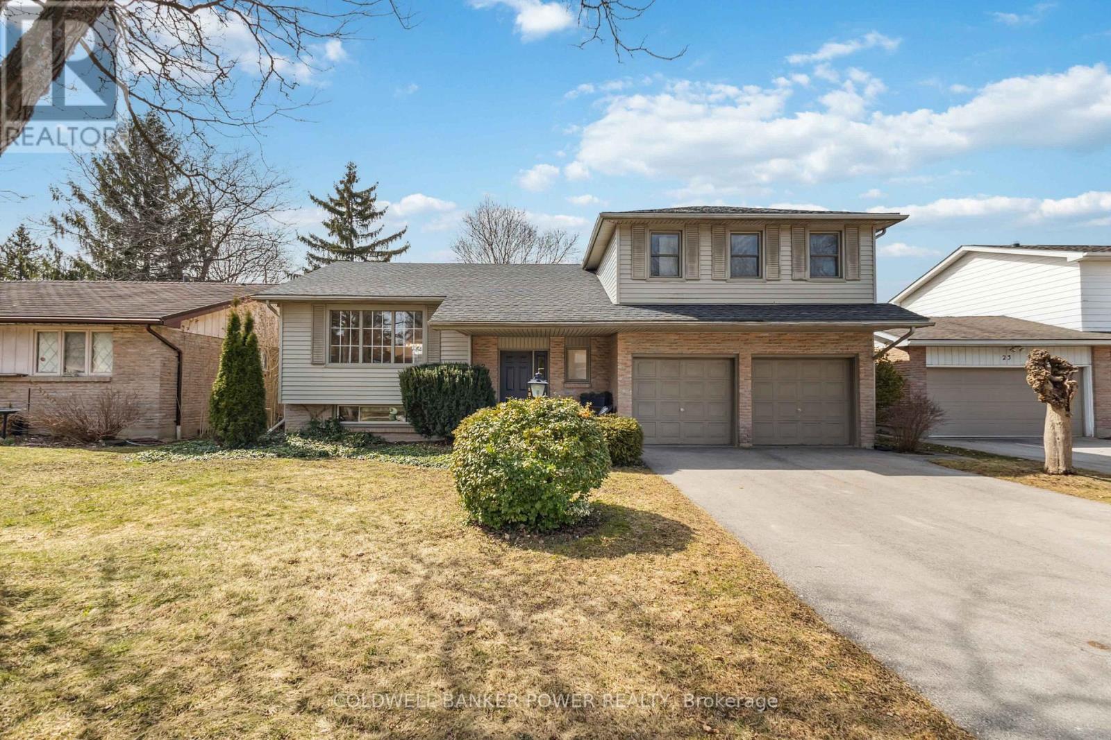Photo 2 of 47 for 27 Runnymede Crescent