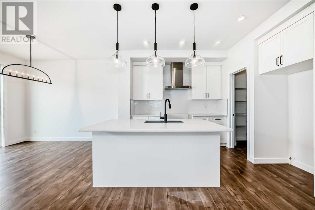 25 Southborough Square, Cochrane, Alberta  T4C 3J4 - Photo 3 - A2201989