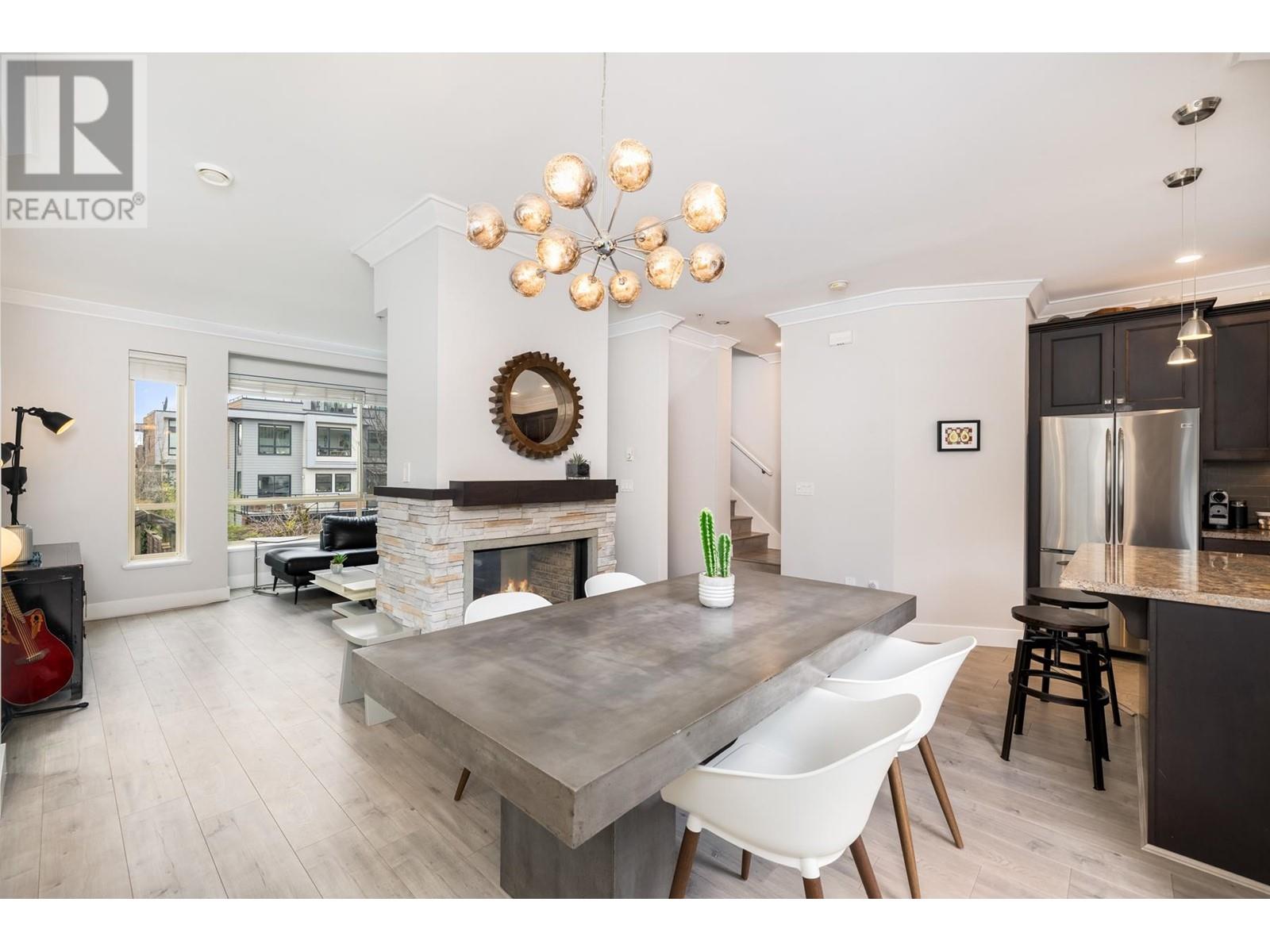 9 897 PREMIER STREET, north vancouver, British Columbia