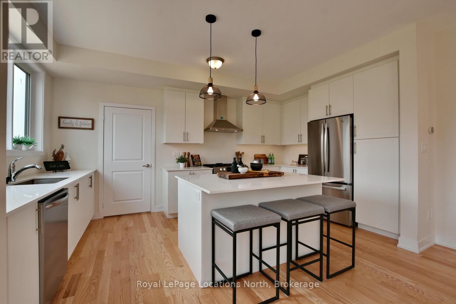 106 Stoneleigh Drive, Blue Mountains, Ontario  L9Y 5J6 - Photo 21 - X12028775