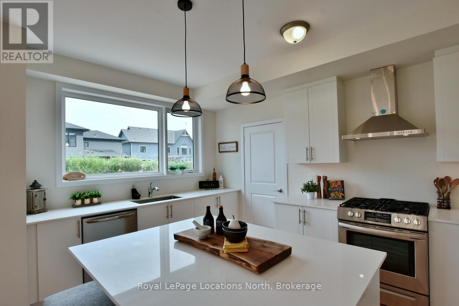 106 Stoneleigh Drive, Blue Mountains, Ontario  L9Y 5J6 - Photo 23 - X12028775
