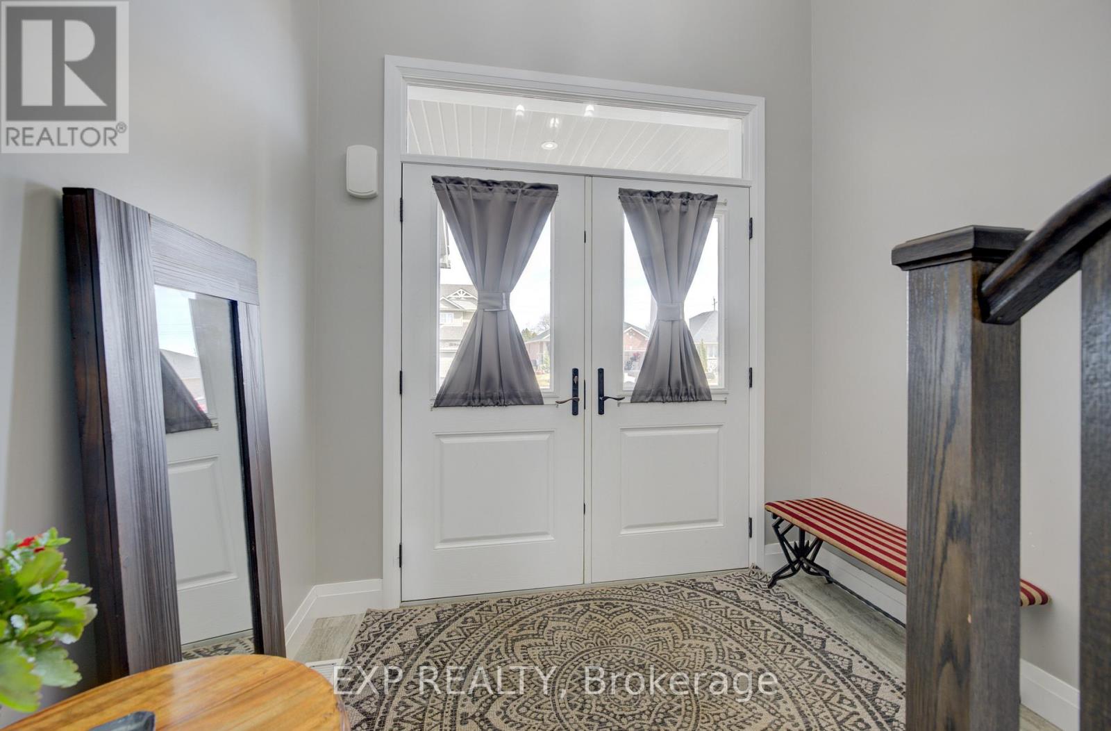 Property at 121 BRIDGE CRESCENT image 4