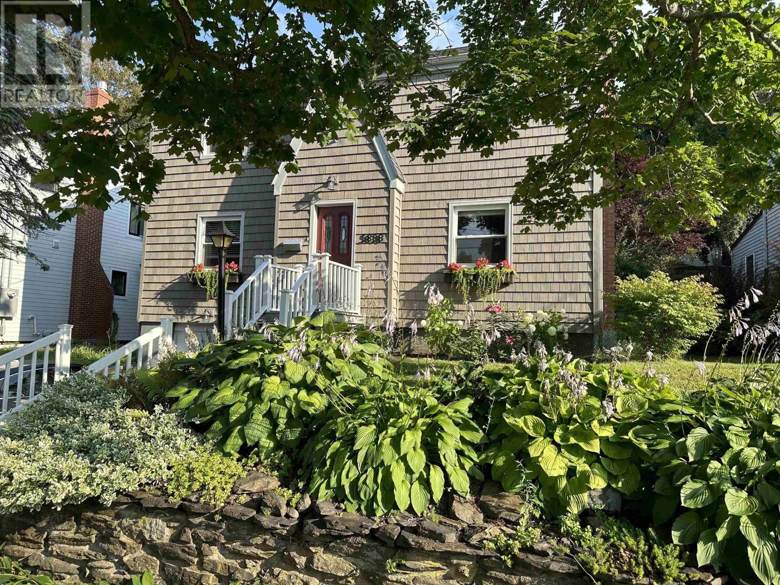 5838 Pine Hill Drive, Halifax, Nova Scotia  B3H 1E5 - Photo 1 - 202505284