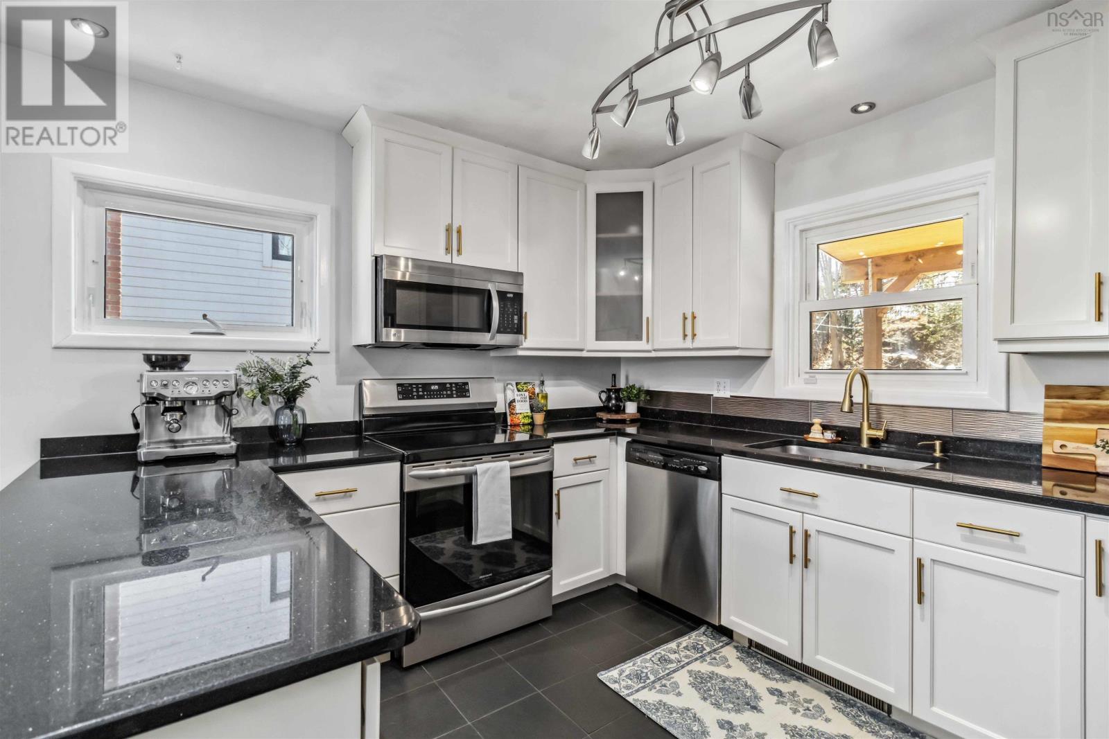 5838 Pine Hill Drive, Halifax, Nova Scotia  B3H 1E5 - Photo 16 - 202505284