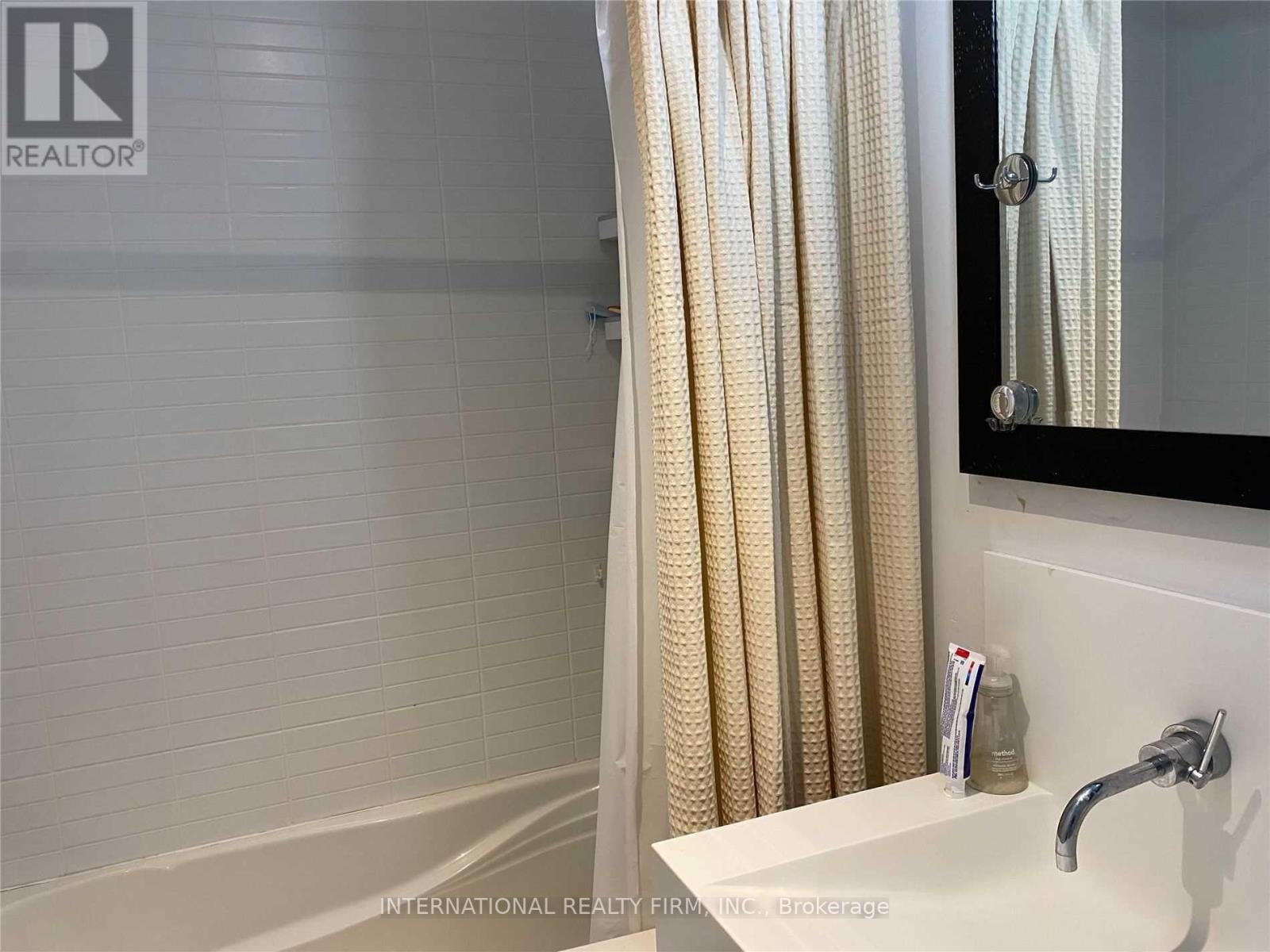 2208 - 110 Charles Street E, Toronto, Ontario  M4Y 1T5 - Photo 6 - C12028799