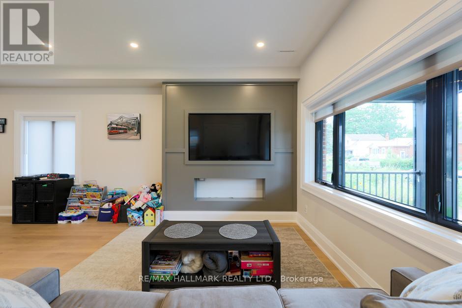 Property at 125 LEYTON AVENUE image 4