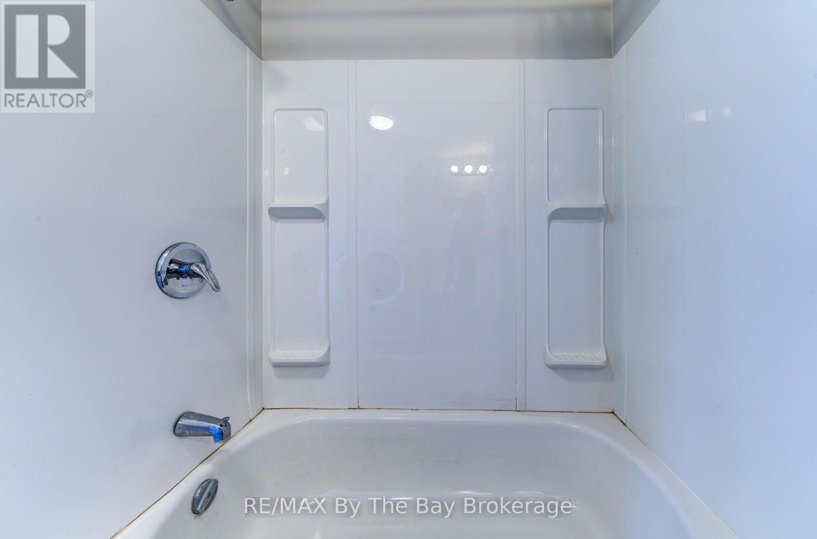 50 Georgian Glen Drive, Wasaga Beach, Ontario  L9Z 1K7 - Photo 26 - S12010959