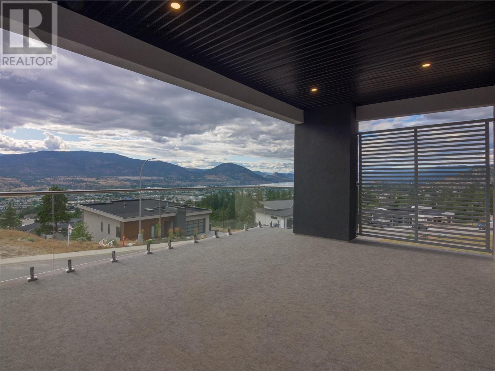 Property at 2752 HAWTHORN Drive image 4