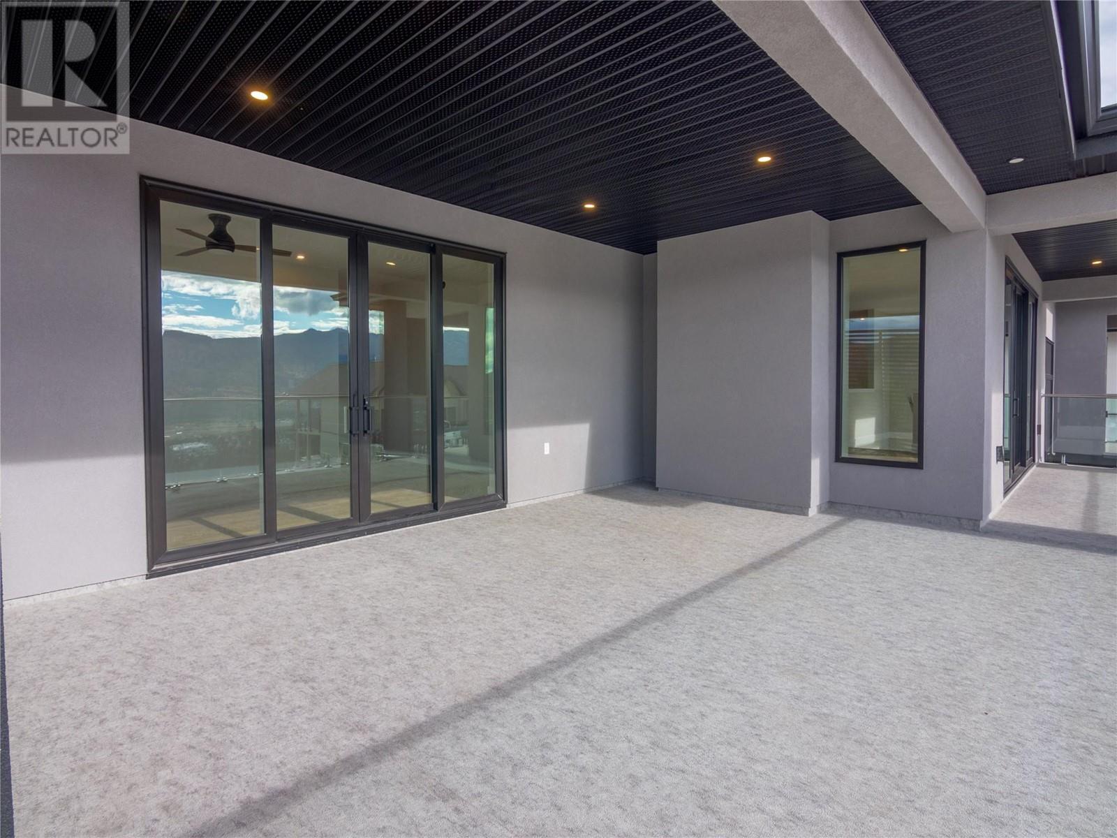 Property at 2752 HAWTHORN Drive image 2
