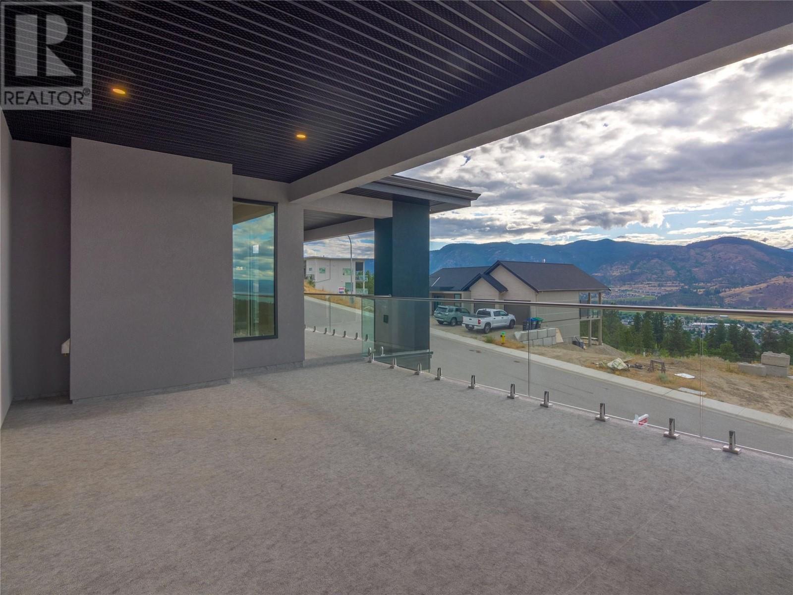 Property at 2752 HAWTHORN Drive image 3
