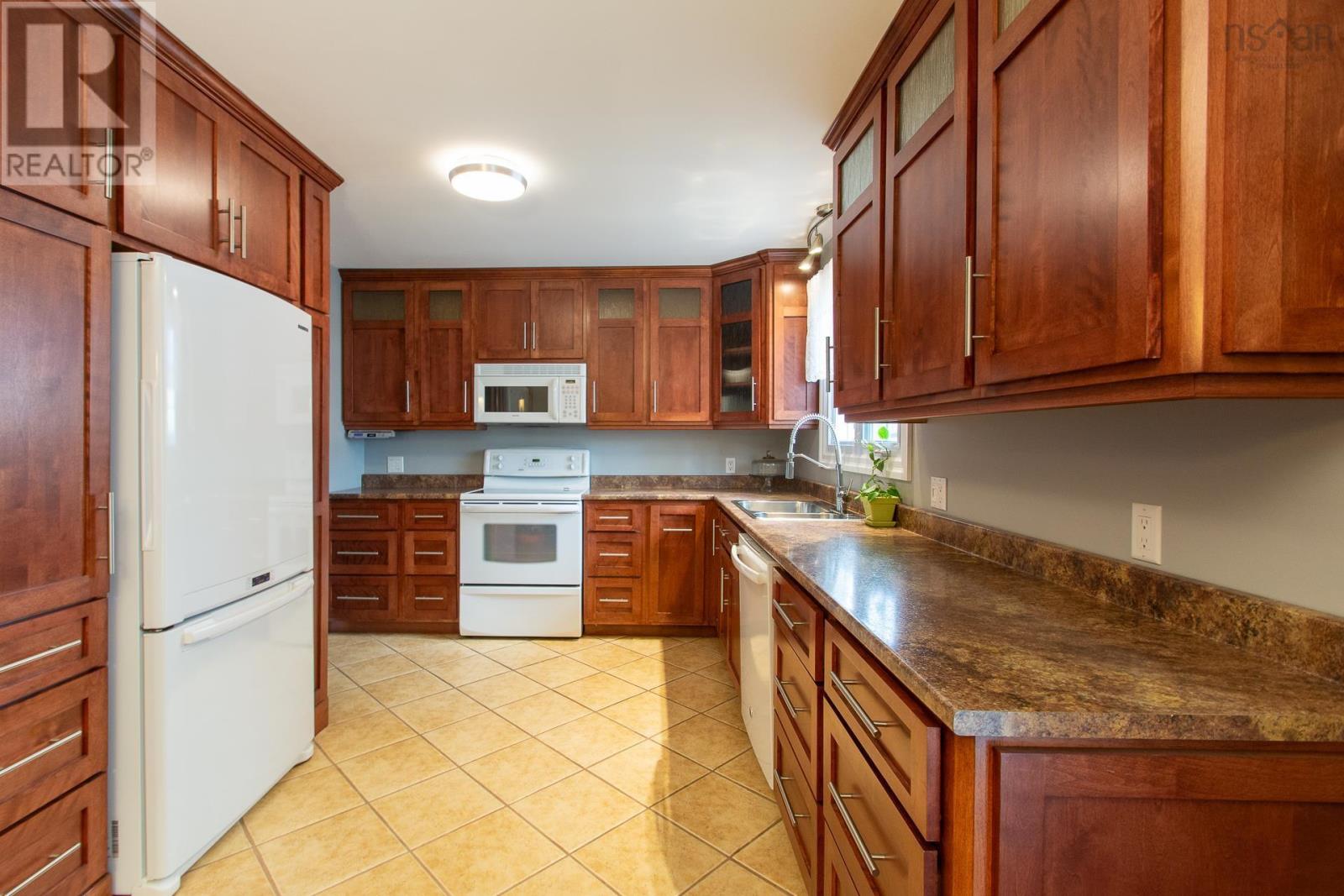 75 Union Street, Bedford, Nova Scotia  B4A 2B6 - Photo 11 - 202505286