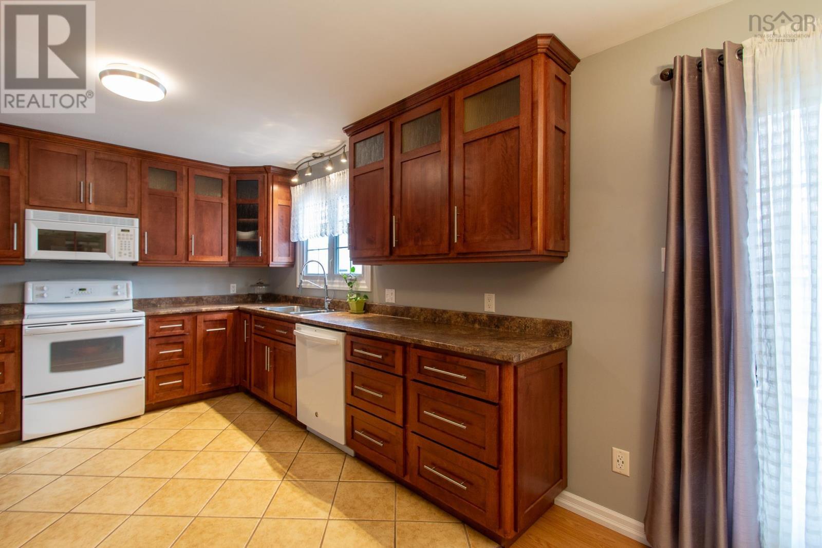 75 Union Street, Bedford, Nova Scotia  B4A 2B6 - Photo 13 - 202505286