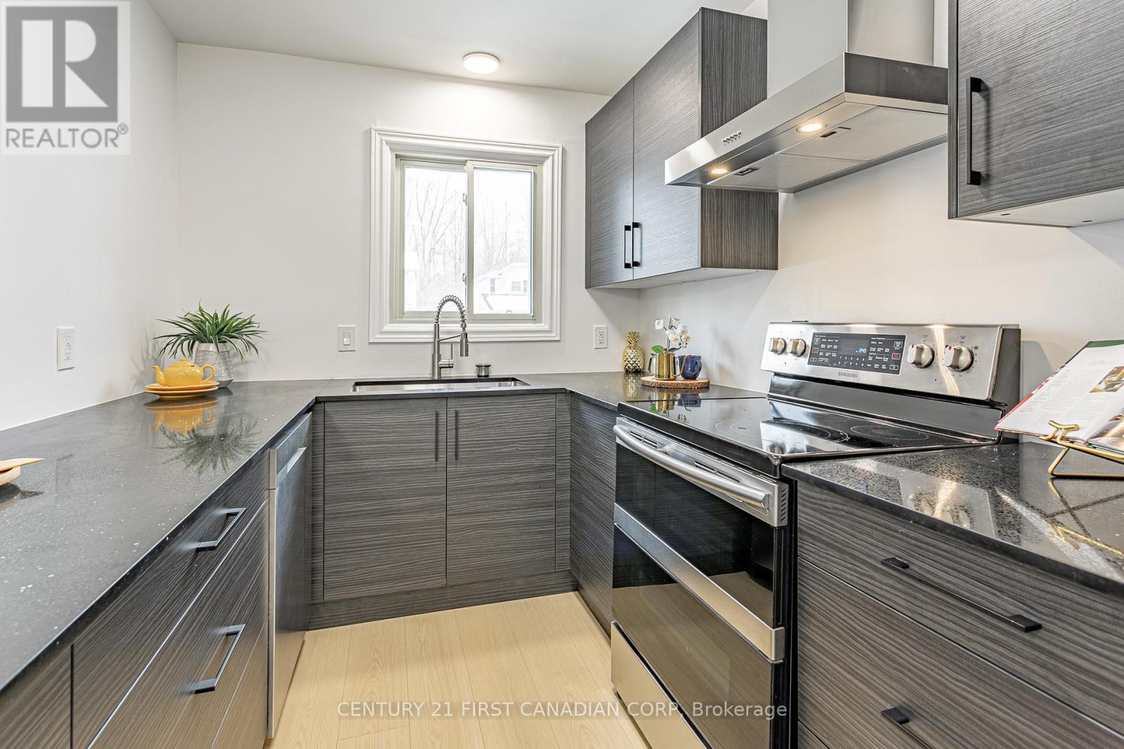 Photo 17 of 50 for 1523 Jalna Boulevard