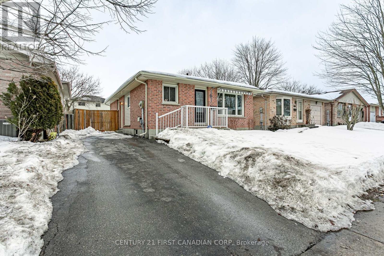 Photo 3 of 50 for 1523 Jalna Boulevard